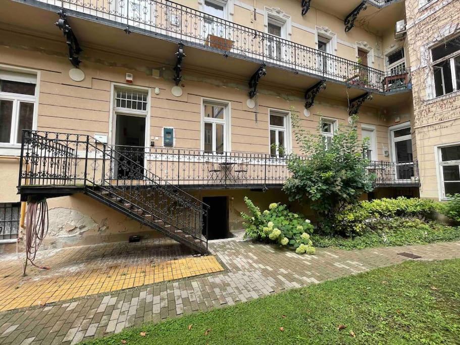 Knezits Spacious Ac Terrace Free Parking, Budapest